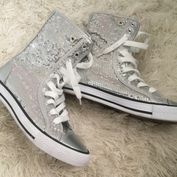 Beautiful silver sequin snickers - Picture 3 of 5